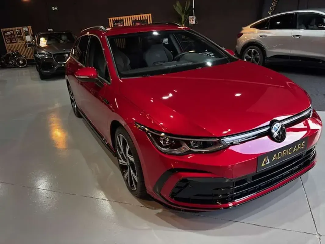 Usado VW Golf VIII R-line 150 CV (110 kW) 2023 Rojo Familiar