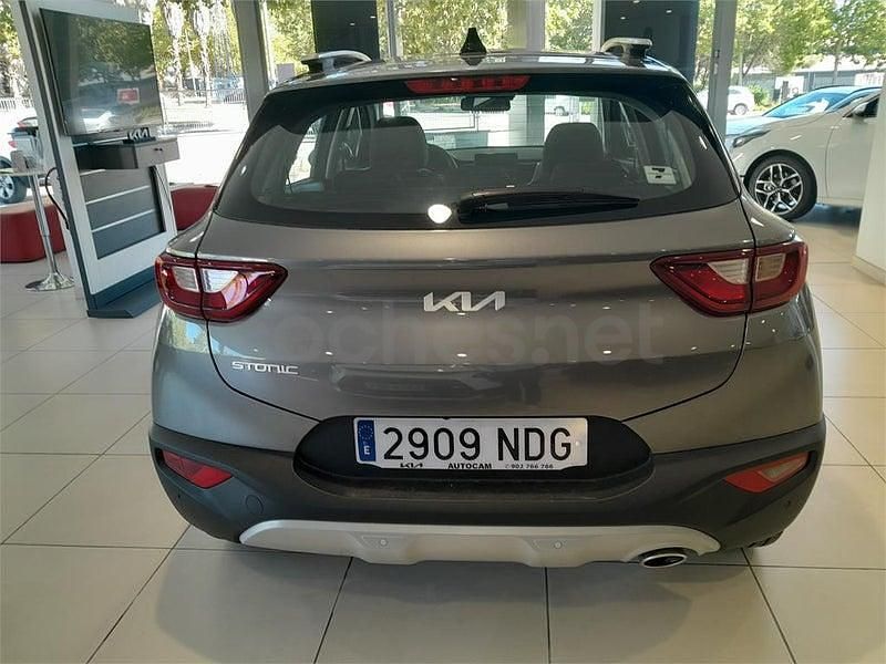 Nuevo Kia Stonic 79 CV (58 kW) 2025 Gris / plata SUV