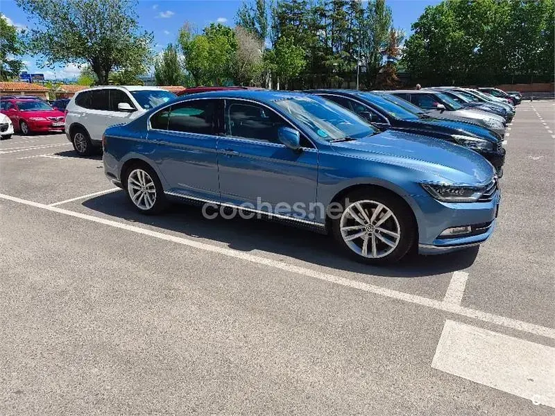 Usado VW Passat Sportline 150 CV (110 kW) 2017 Azul Berlina
