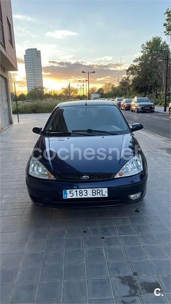 Usado Ford Focus Ambiente 100 CV (73 kW) 2001 Azul Berlina