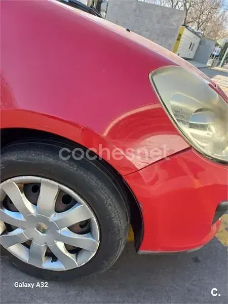 Usado Renault Clio II Rip Curl 70 CV (51 kW) 2007 Rojo Berlina