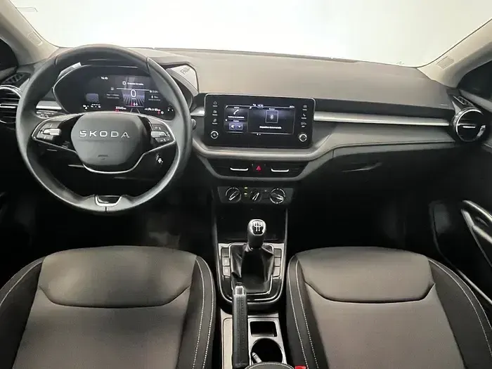 Usado Skoda Fabia Selection 95 CV (69 kW) 2025 Gris Utilitario