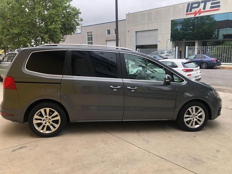 Usado Seat Alhambra Style 170 CV (125 kW) 2013 Gris / plata Monovolumen