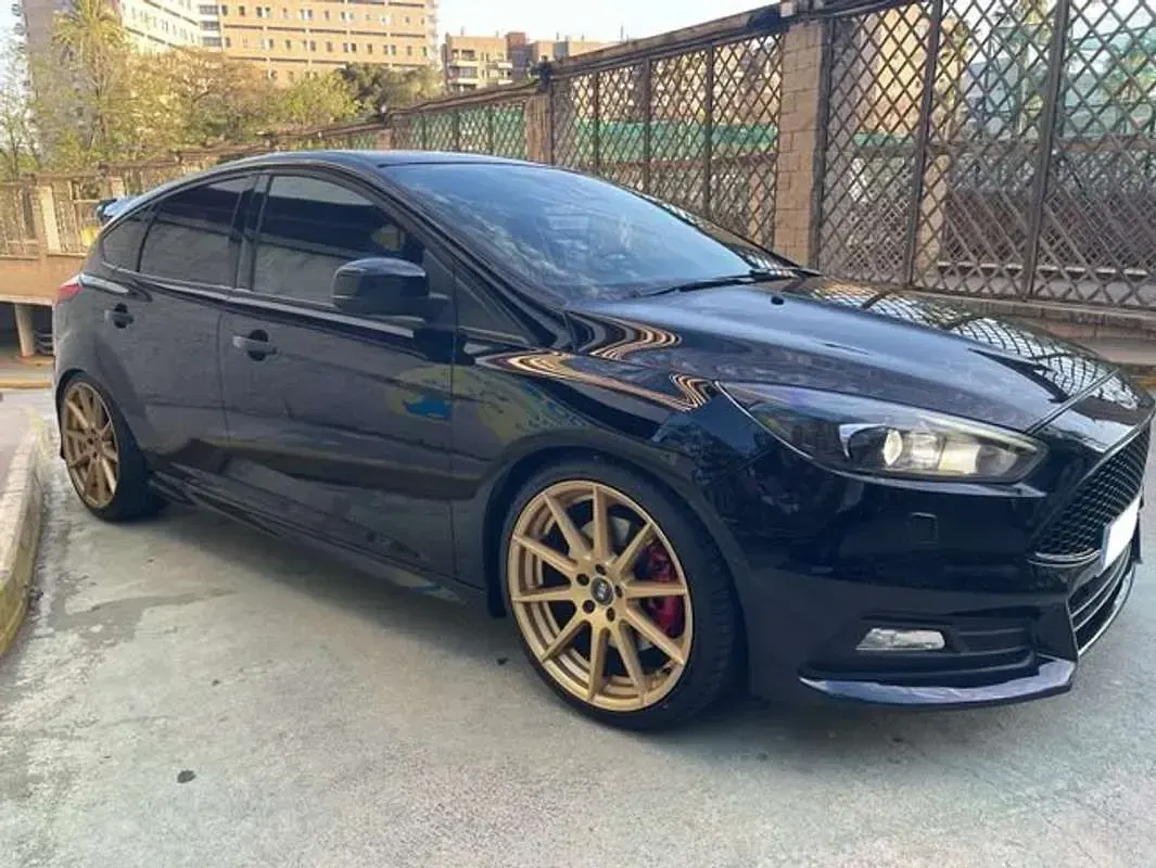 Usado Ford Focus ST 250 CV (183 kW) 2016 Negro Berlina