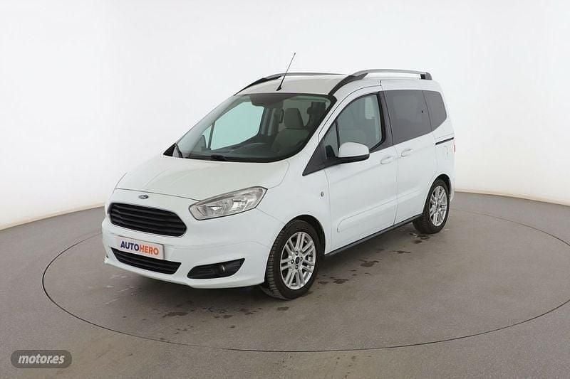 Usado Ford Tourneo Courier Titanium 100 CV (73 kW) 2015 Blanco Monovolumen