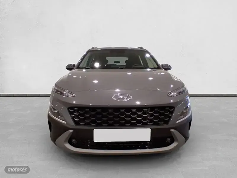 Usado Hyundai Kona 120 CV (88 kW) 2022 Gris / plata SUV
