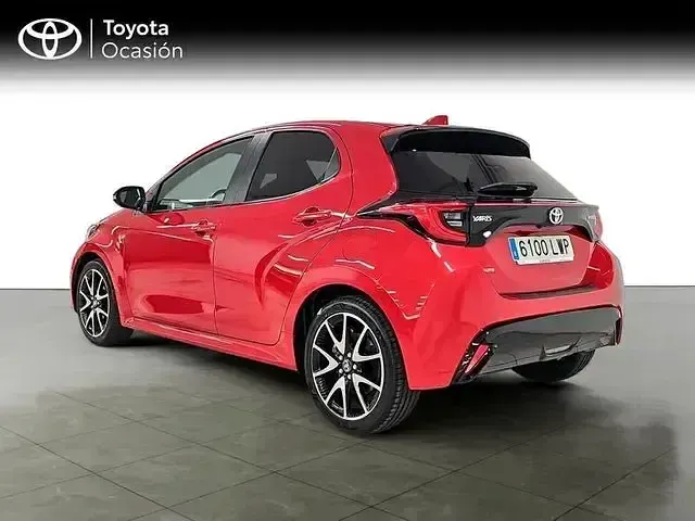 Occasion Toyota Yaris Hybrid Style 116 PK (85 kW) 2022 Rood