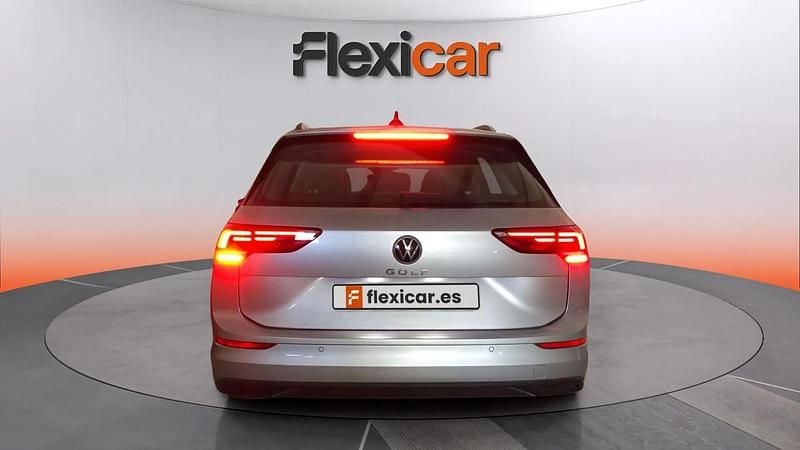 Usado VW Golf VIII 116 CV (85 kW) 2021 Gris Familiar