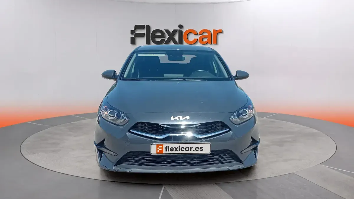 Usado Kia Ceed 136 CV (100 kW) 2023 Gris Utilitario