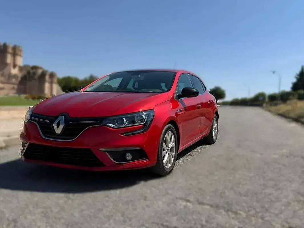 Usado Renault Mégane IV LIMITED 110 CV (80 kW) 2018 Rojo Utilitario