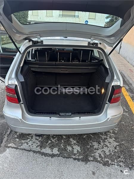 Usado Mercedes B200 140 CV (102 kW) 2007 Gris / plata Monovolumen