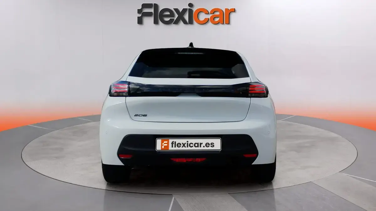 Usado Peugeot 208 Active 102 CV (75 kW) 2024 Blanco Utilitario