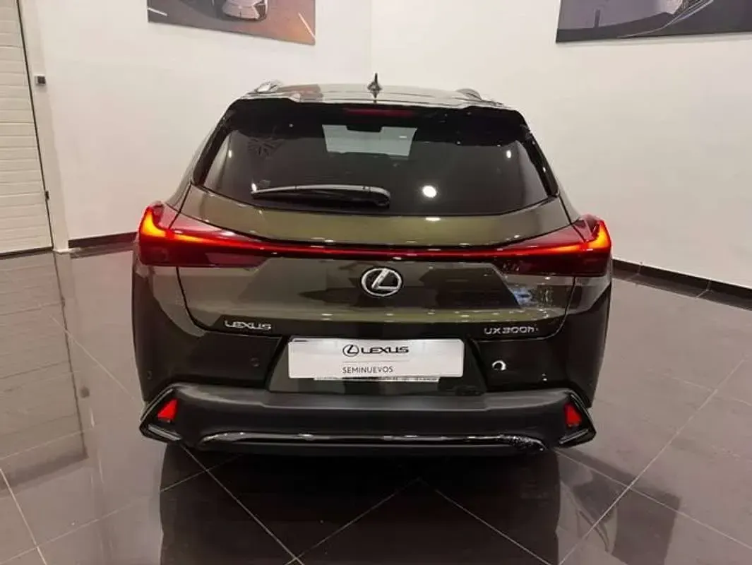 Usado Lexus UX 300h Sport Line 199 CV (146 kW) 2026 Verde SUV