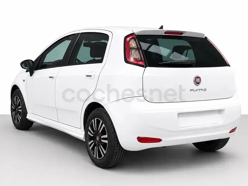 Usado Fiat Punto Young 69 CV (50 kW) 2014 Blanco Utilitario