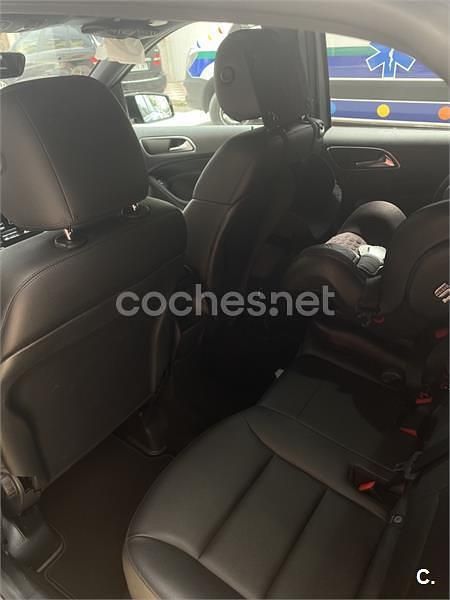 Usado Mercedes B220 170 CV (125 kW) 2013 Gris / plata Monovolumen