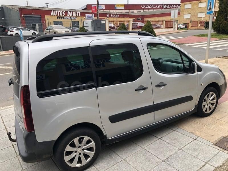 Usado Peugeot Partner Tepee Outdoor 100 CV (73 kW) 2016 Gris / plata Monovolumen