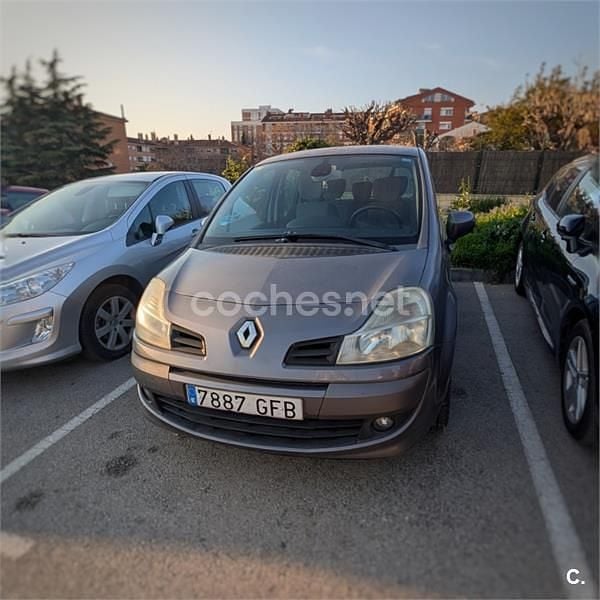 Usado Renault Grand Modus Dynamique 75 CV (55 kW) 2008 Gris / plata Monovolumen