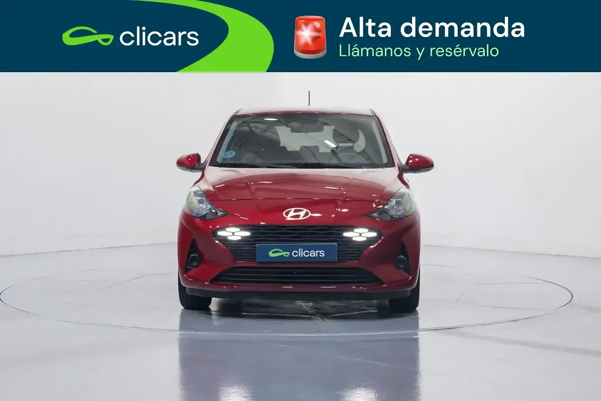 Usado Hyundai i10 67 CV (49 kW) 2024 Rojo Utilitario
