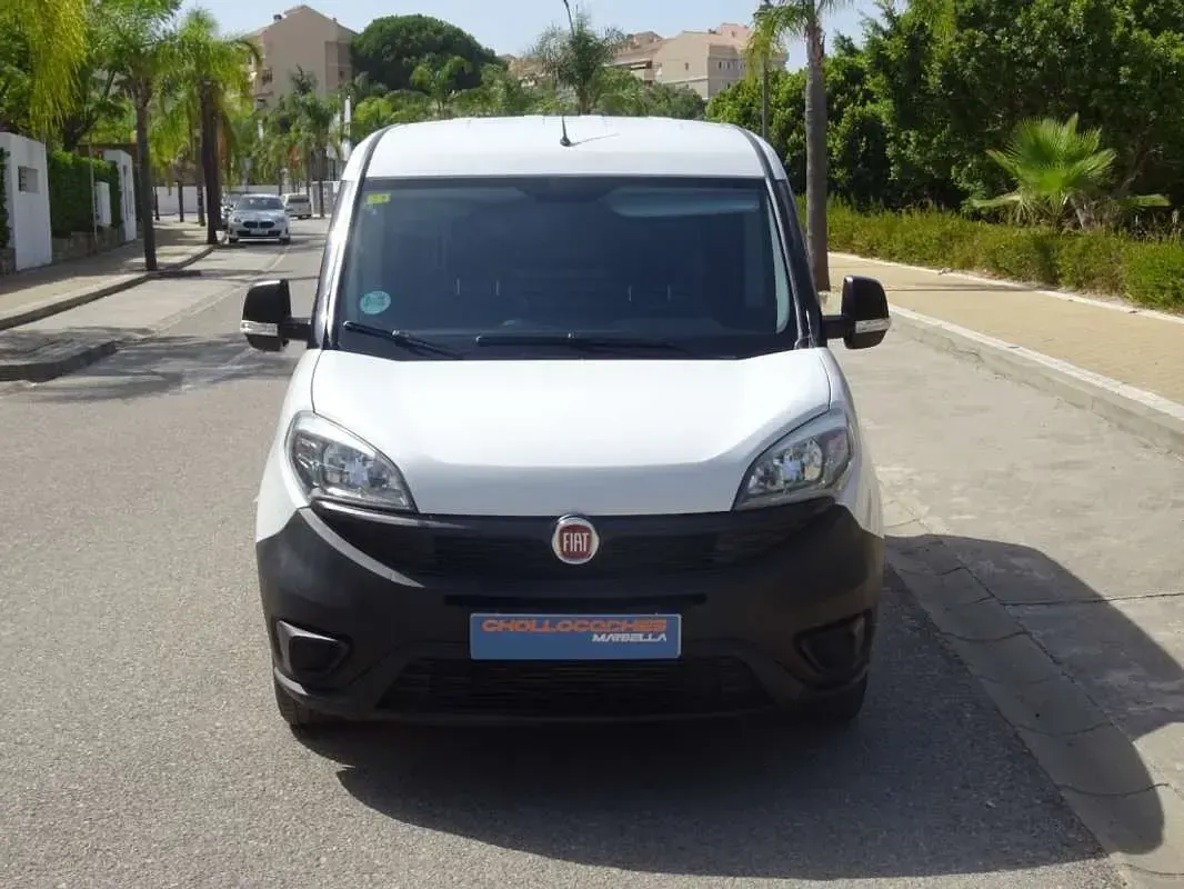 Usado Fiat Doblò 95 CV (69 kW) 2017 Blanco Monovolumen