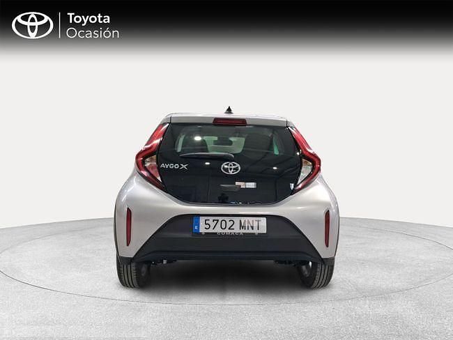 Usado Toyota Aygo X Play 72 CV (52 kW) 2024 Gris / plata SUV