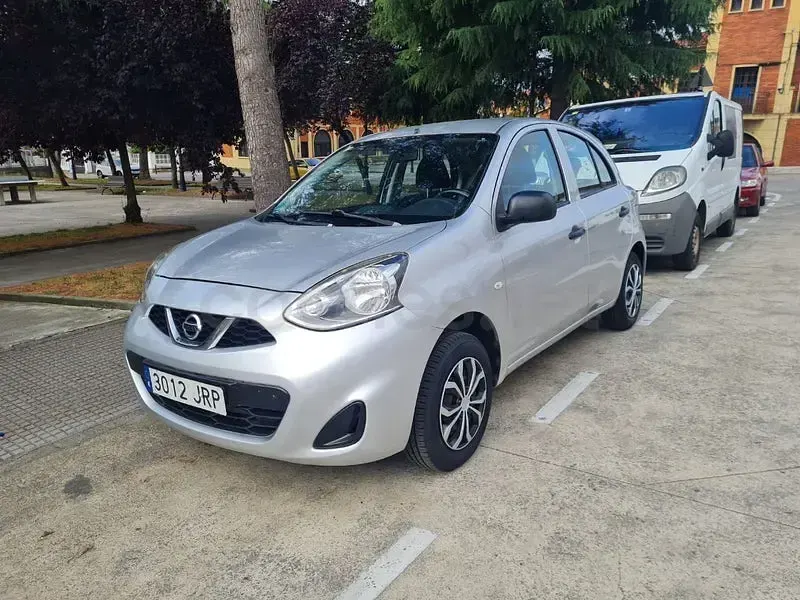 Usado Nissan Micra Tekna 80 CV (58 kW) 2016 Gris / plata Utilitario