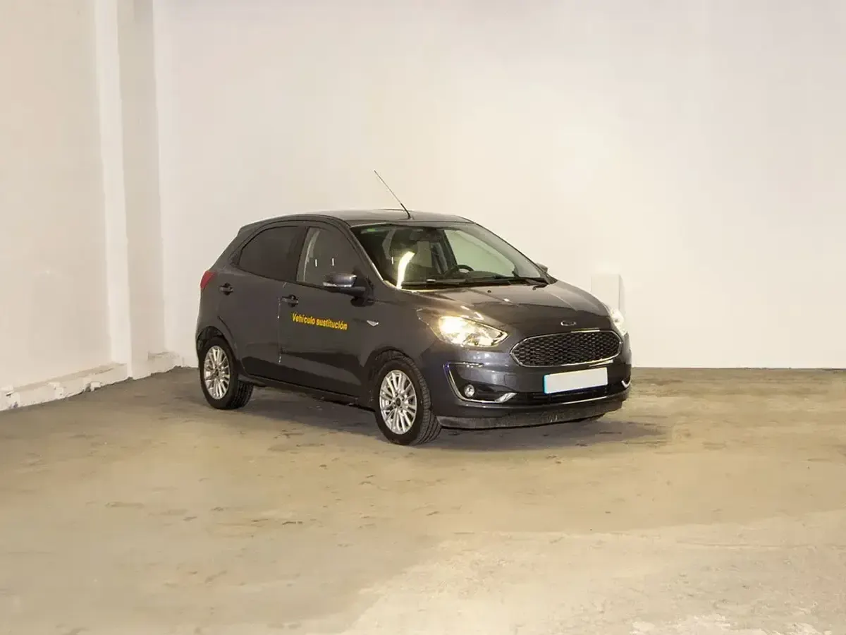 Usado Ford Ka Ultimate 85 CV (62 kW) 2019 Gris Utilitario