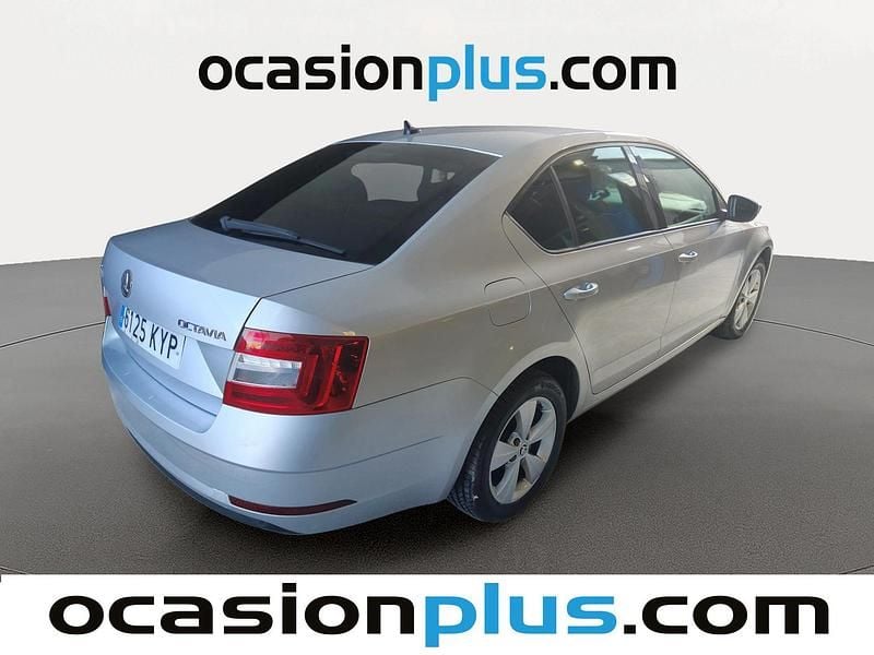 Usado Skoda Octavia 116 CV (85 kW) 2019 Gris plata Berlina
