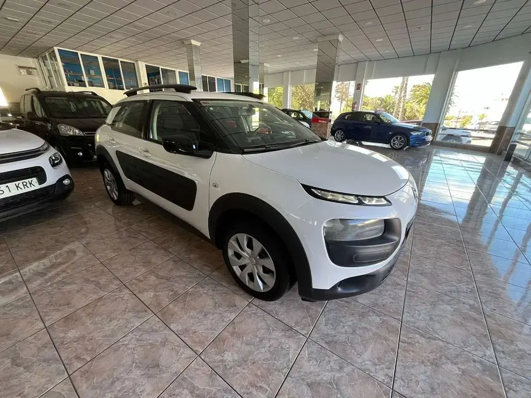 Usado Citroën C4 Cactus Feel 82 CV (60 kW) 2017 Blanco Utilitario