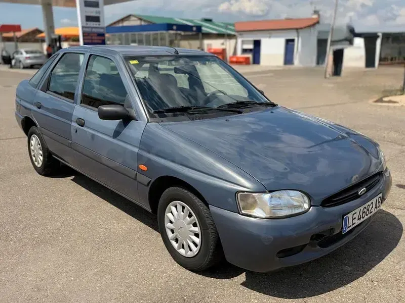 Usado Ford Escort 90 CV (66 kW) 1995 Azul Berlina