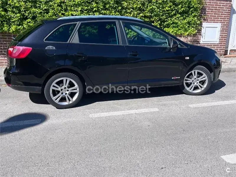 Usado Seat Ibiza ST Style 90 CV (66 kW) 2011 Negro Familiar