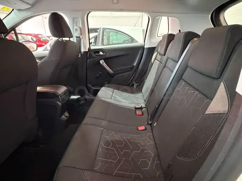 Usado Peugeot 2008 Access 82 CV (60 kW) 2013 Blanco SUV