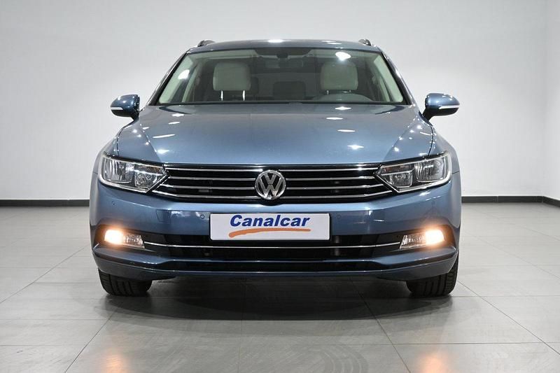 Usado VW Passat Advance 150 CV (110 kW) 2017 Azul Familiar