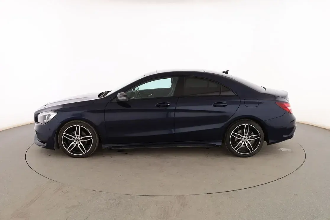 Usado Mercedes CLA200 AMG line 136 CV (100 kW) 2018 Azul Berlina