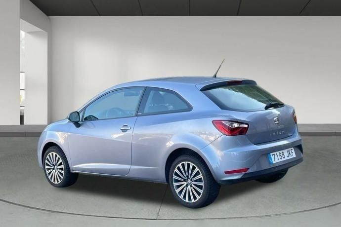 Usado Seat Ibiza Reference 75 CV (55 kW) 2015 Gris Utilitario