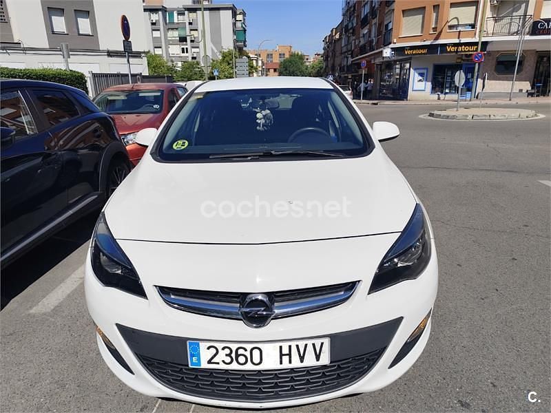Blanco Usado 2014 Opel Astra Selective Berlina | 5900 € (Buen precio) - Imagen 1/4