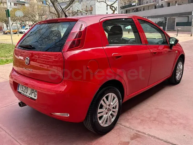 Käytetty Fiat Punto Pop 69 HP (50 kW) 2016 Punainen Viistoperä