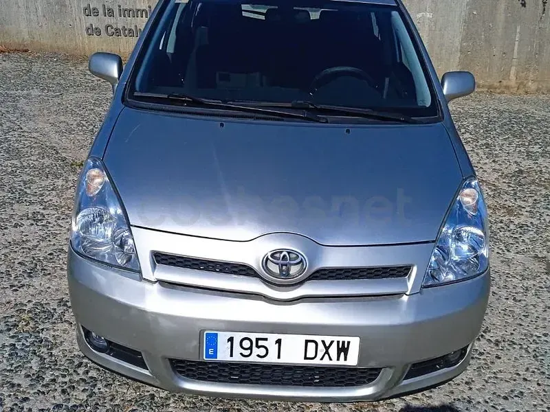 Usado Toyota Corolla Verso Sol 136 CV (100 kW) 2006 Gris / plata Monovolumen