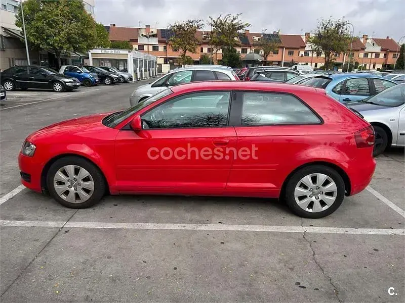 Usado Audi A3 105 CV (77 kW) 2009 Rojo Utilitario