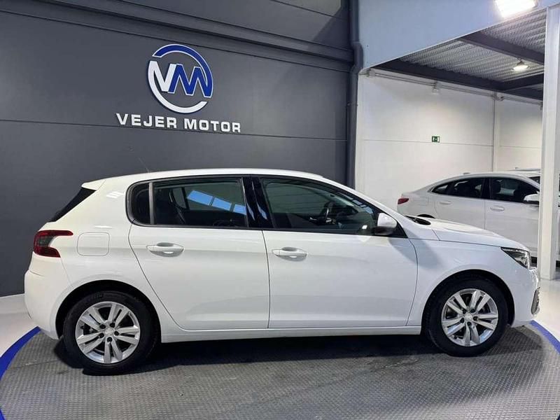Begagnad Peugeot 308 SW Active 99 HK (72 kW) 2020 Vit Kombi