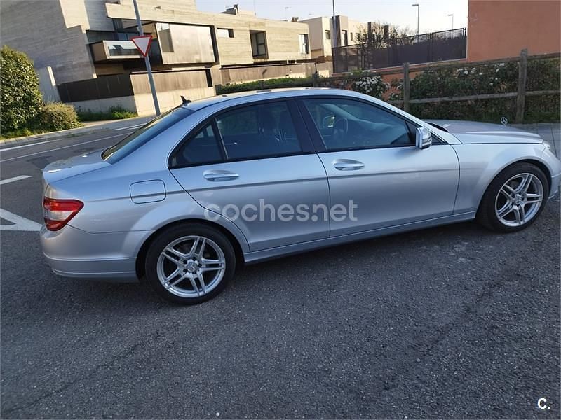 Usado Mercedes C200 136 CV (100 kW) 2008 Gris / plata Berlina
