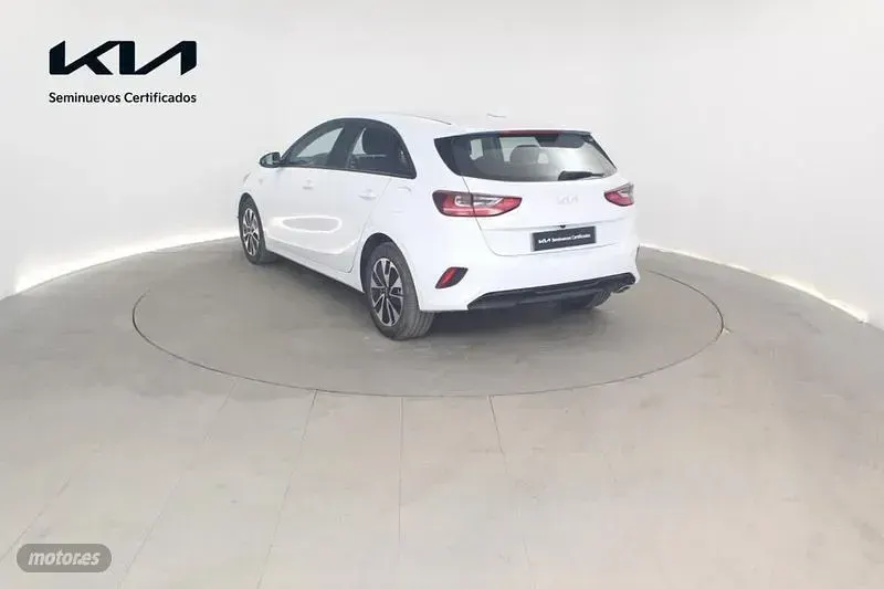 Usado Kia Ceed 100 CV (73 kW) 2025 Blanco Utilitario