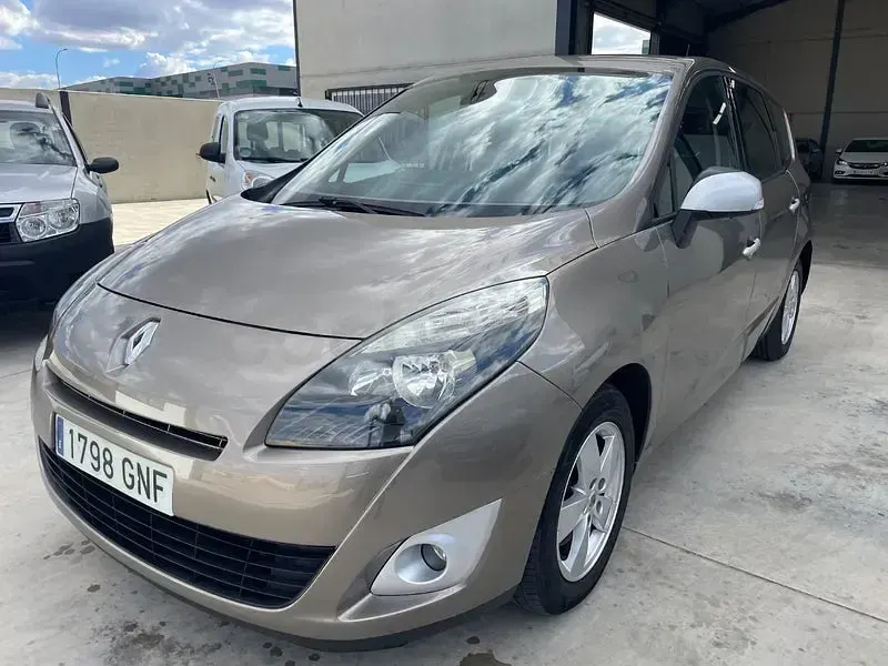 Usado Renault Grand Scénic II Dynamique 105 CV (77 kW) 2009 Beige Monovolumen