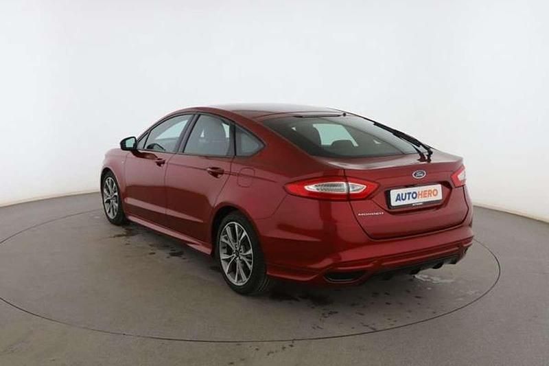 Usado Ford Mondeo ST-Line 167 CV (122 kW) 2018 Rojo Berlina