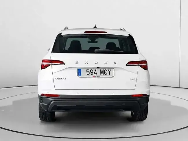 Usado Skoda Karoq Ambition 150 CV (110 kW) 2022 Blanco SUV