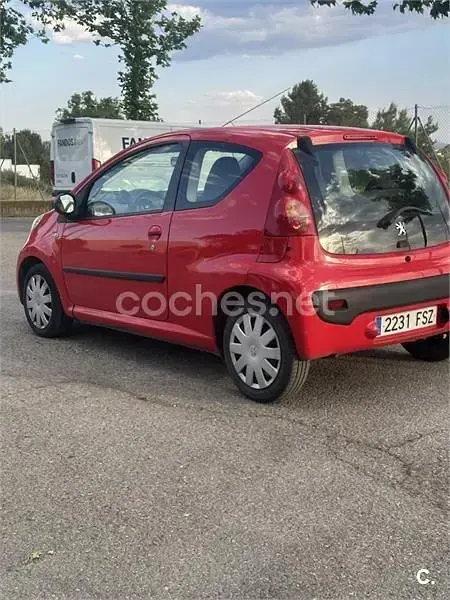 Usado Peugeot 107 Urban Move 68 CV (50 kW) 2007 Rojo Utilitario