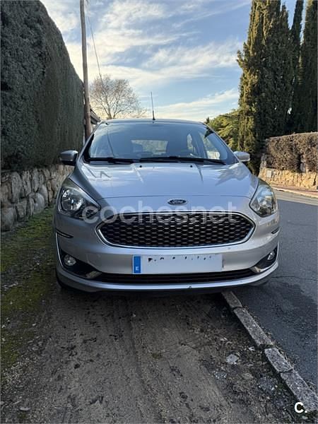 Usado Ford Ka Plus Ultimate 85 CV (62 kW) 2019 Gris / plata Utilitario