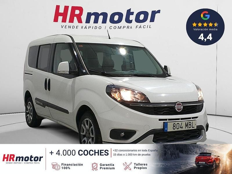 Usado Fiat Doblò Trekking 120 CV (88 kW) 2022 Blanco Monovolumen