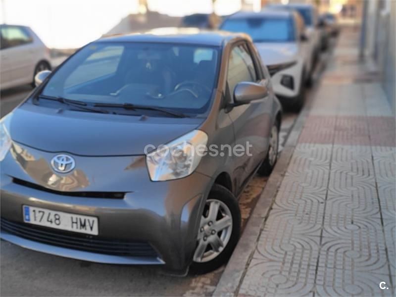 Gris / plata Usado 2012 Toyota iQ Utilitario | 7300 € (Precio justo) - Imagen 1/4