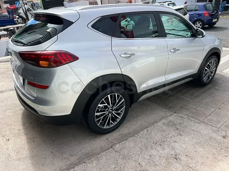 Usado Hyundai Tucson 132 CV (97 kW) 2019 Gris / plata SUV