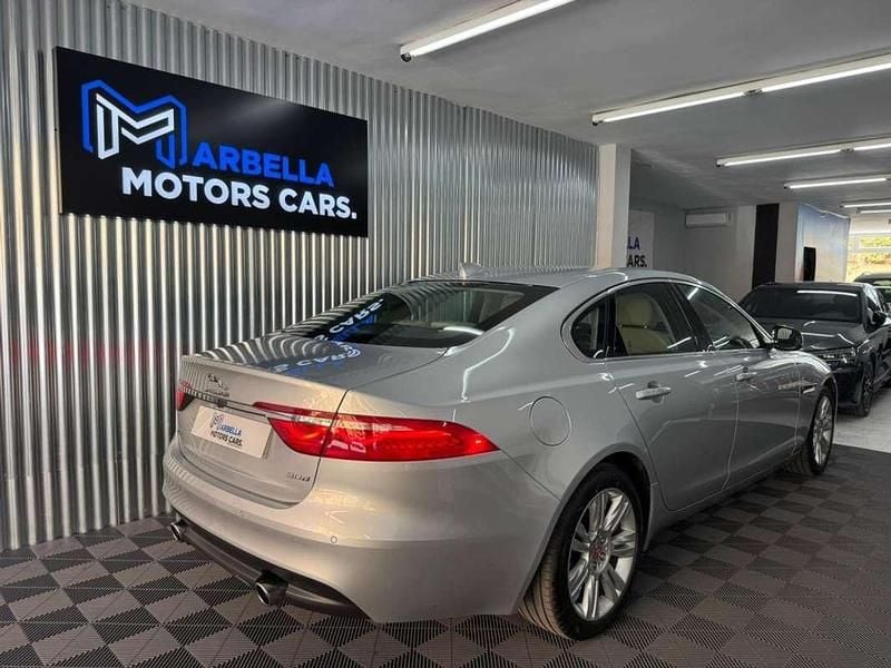 Usado Jaguar XF Prestige 300 CV (220 kW) 2017 Plateado Berlina